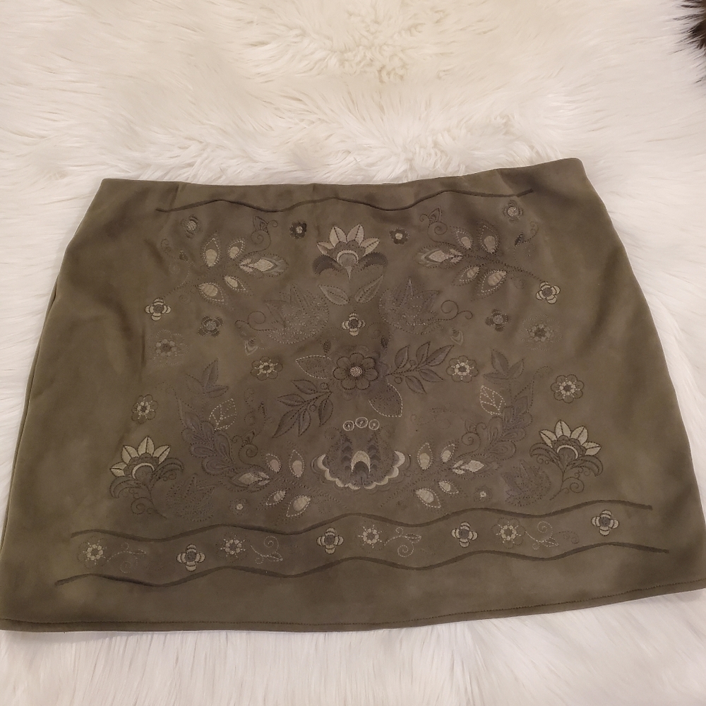 Versona Suede Embroidered Miniskirt XL